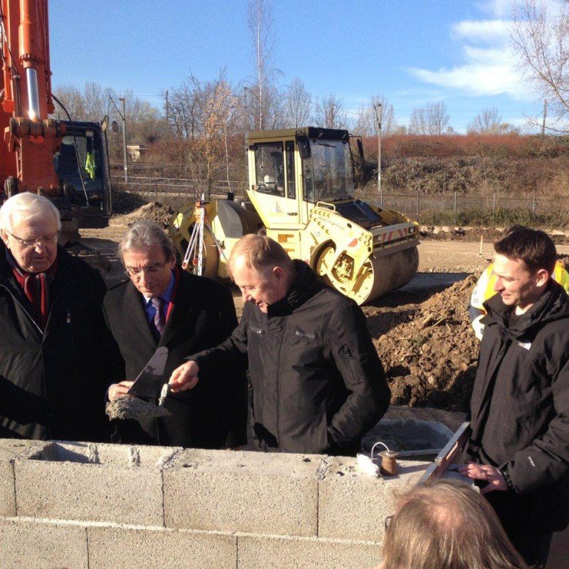 12/2013 - Pose de la 1ère pierre sur le site du refuge / fourrière de Strasbourg-Cronenbourg